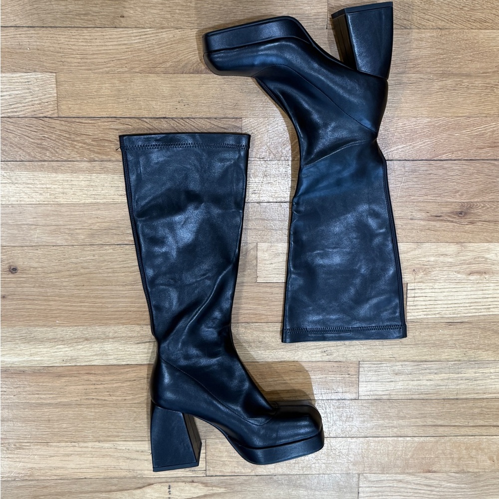 Chic Black Platform Heeled Boots